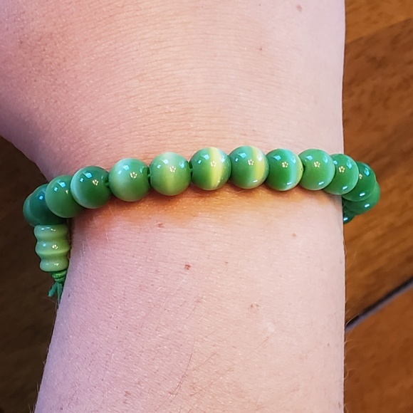 Green Bead Stretchy bracelet - Picture 3 of 3